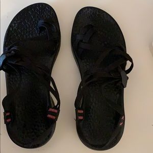 black chacos